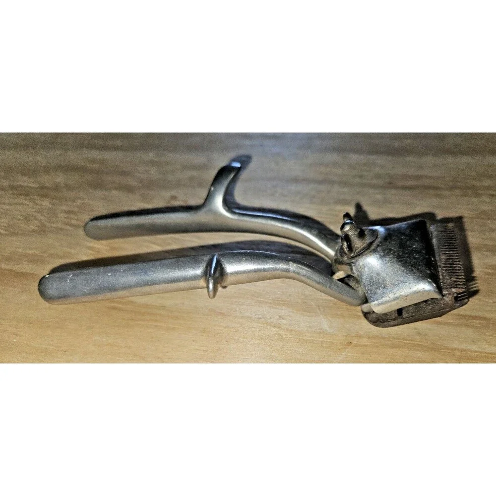 Vintage Oster Model 105 Hand Hair Clippers Antique Barber Tool Made in USA